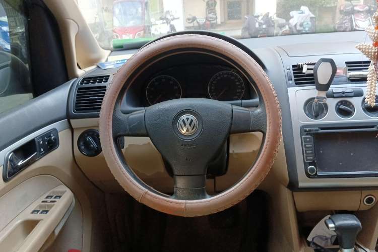 Used Volkswagen Touran 2008 2.0L Zhiya Edition Automatic 5 Seats Steering Wheel