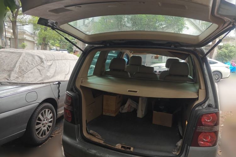 Used Volkswagen Touran 2008 1.8T ZhiZun Edition Manual 5-Seater Trunk