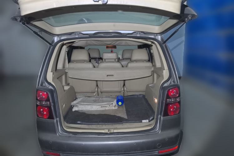 Used Volkswagen Touran 2008 1.8T ZhiZun Edition Manual 5-Seater Trunk