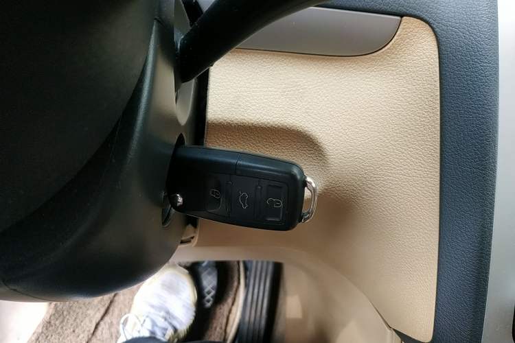 Used Volkswagen Touran 2008 2.0L Smart Edition Automatic 5 Seats Vehicle Key
