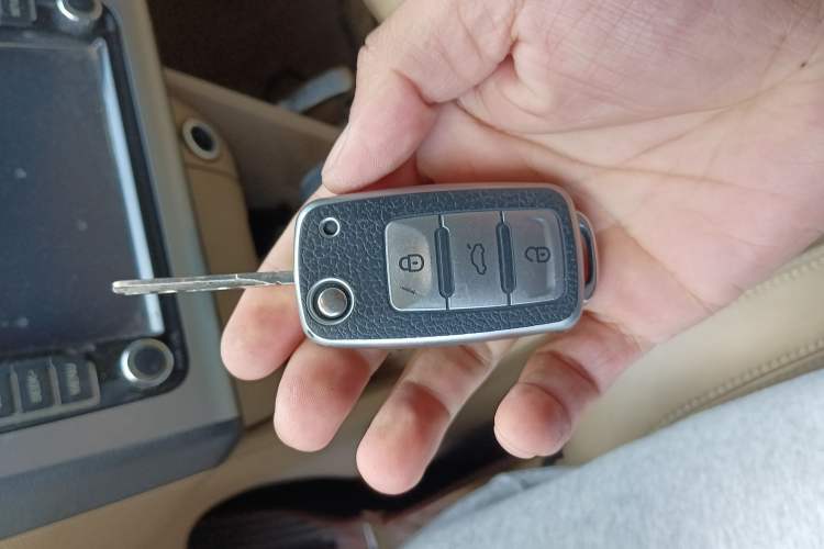 Used Volkswagen Touran 2008 2.0L Zhiya Edition Automatic 5 Seats Vehicle Key