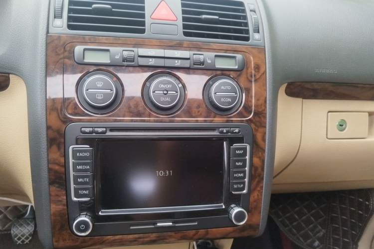 Used Volkswagen Touran 2008 1.8T ZhiZun Edition Manual 5-Seater Audio And AC Panel
