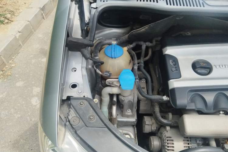 Used Volkswagen Touran 2008 1.8T ZhiZun Edition Manual 5-Seater Engine Bay Right