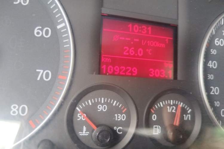 Used Volkswagen Touran 2008 1.8T ZhiZun Edition Manual 5-Seater Odometer Close Up