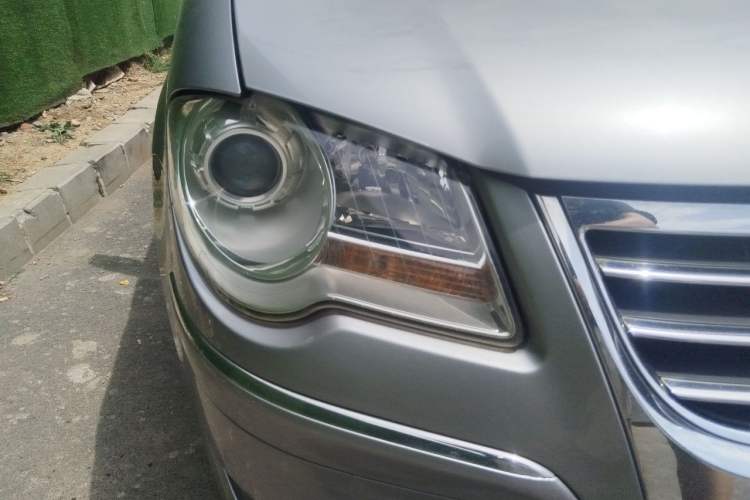 Used Volkswagen Touran 2008 1.8T ZhiZun Edition Manual 5-Seater Right Front Headlight