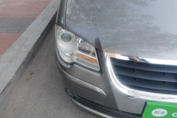 Used Volkswagen Touran 2008 2.0L Zhiya Edition Automatic 5 Seats Right Front Headlight
