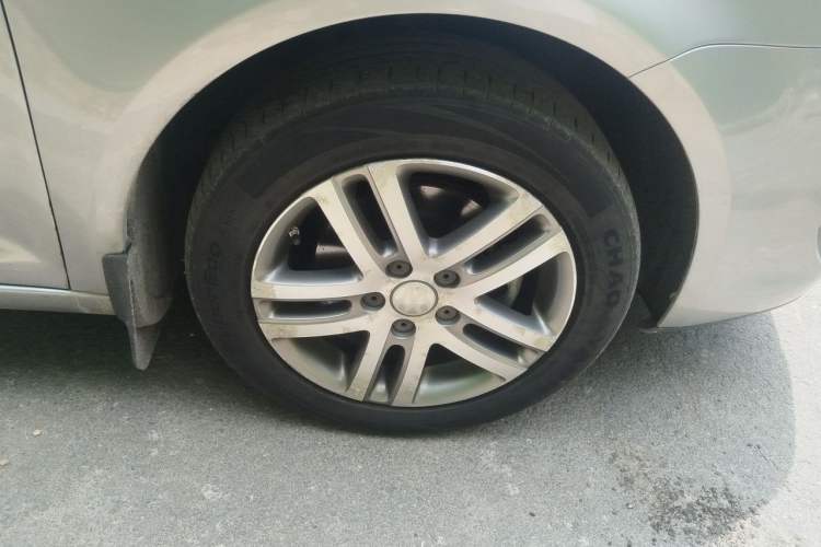 Used Volkswagen Touran 2008 1.8T ZhiZun Edition Manual 5-Seater Right Front Wheel Hub