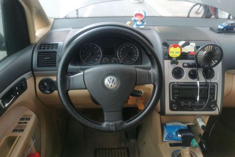Used Volkswagen Touran 2008 2.0L Zhiya Edition Automatic 5 Seats Steering Wheel