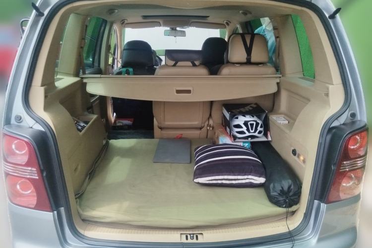 Used Volkswagen Touran 2008 1.8T ZhiZun Edition Manual 5-Seater Trunk