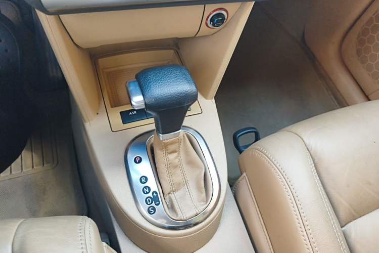 Used Volkswagen Touran 2008 2.0L Zhiya Edition Automatic 5 Seats Gear Lever