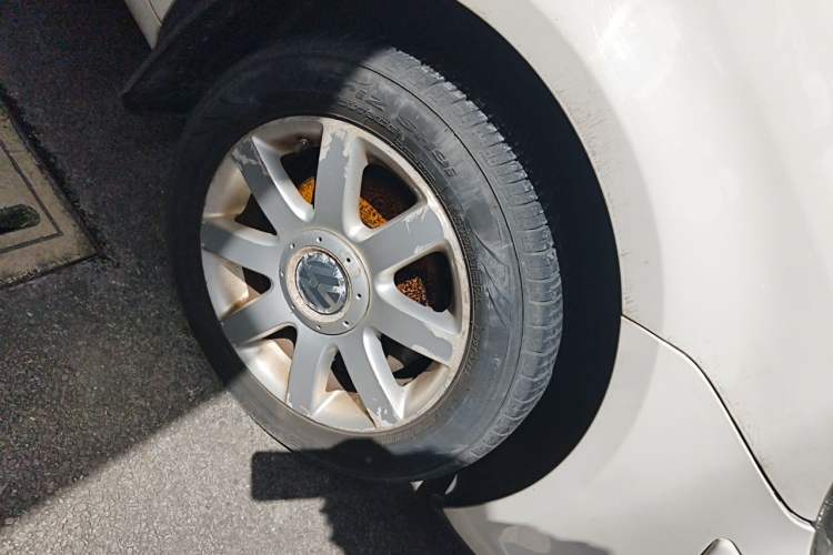 Used Volkswagen Touran 2008 2.0L Zhiya Edition Automatic 5 Seats Right Front Wheel Hub