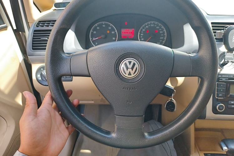 Used Volkswagen Touran 2008 2.0L Zhiya Edition Automatic 5 Seats Steering Wheel