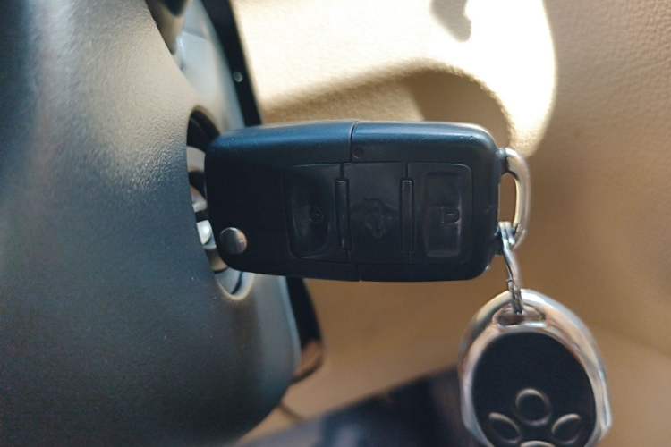 Used Volkswagen Touran 2008 2.0L Zhiya Edition Automatic 5 Seats Vehicle Key