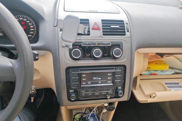 Used Volkswagen Touran 2011 1.4T DSG Zhiya Edition 5 Seats Audio And AC Panel