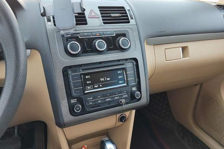 Used Volkswagen Touran 2011 1.4T DSG Zhiya Edition 5 Seats Audio And AC Panel