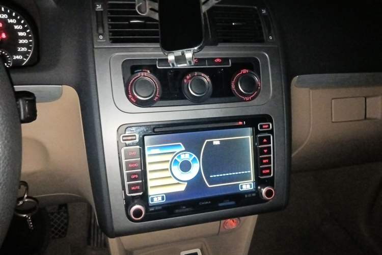 Used Volkswagen Touran 2011 1.4T DSG Zhiya Edition 5 Seats Audio And AC Panel