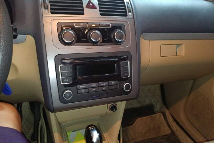 Used Volkswagen Touran 2011 1.4T DSG Zhiya Edition 5 Seats Audio And AC Panel