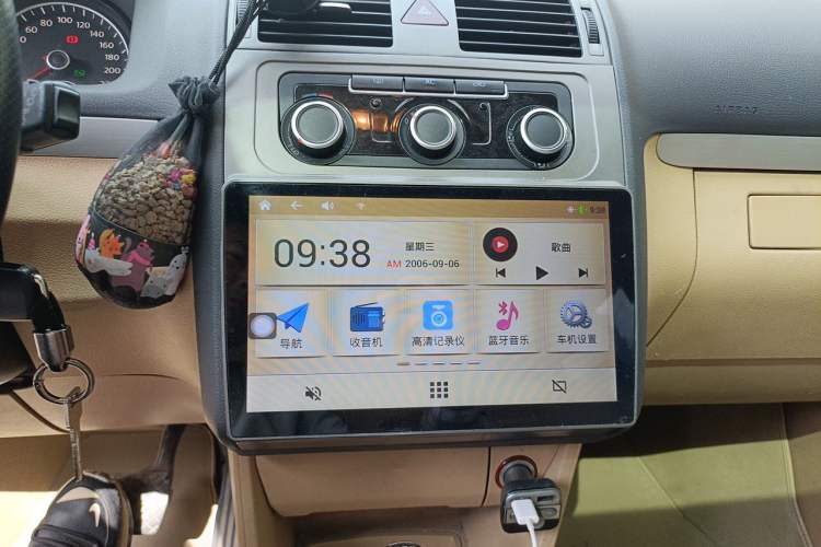 Used Volkswagen Touran 2011 1.4T DSG Zhiya Edition 5 Seats Audio And AC Panel