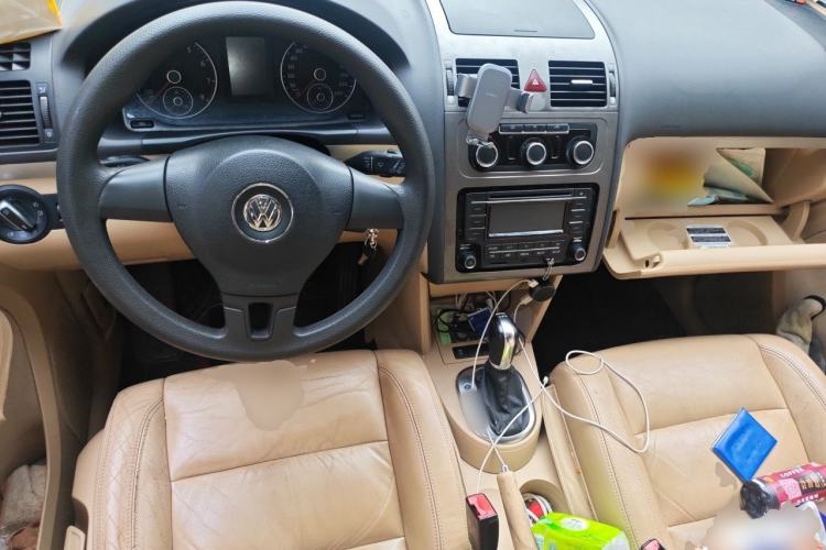 Used Volkswagen Touran 2011 1.4T DSG Zhiya Edition 5 Seats Center Console