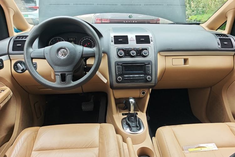 Used Volkswagen Touran 2011 1.4T DSG Zhiya Edition 5 Seats Center Console