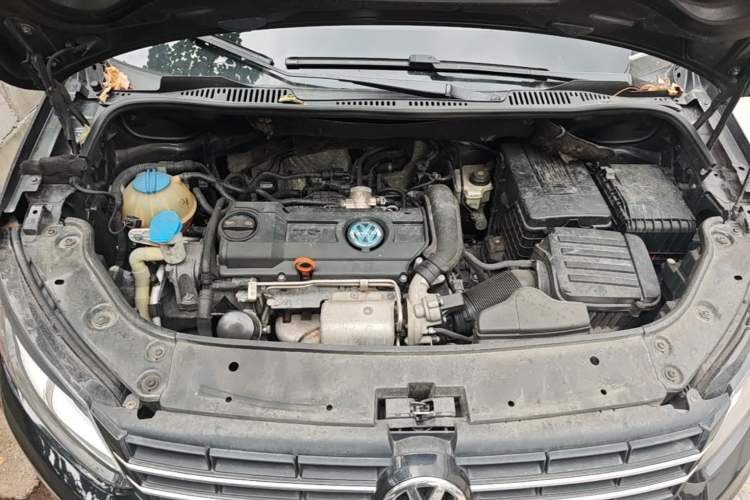 Used Volkswagen Touran 2011 1.4T DSG Zhiya Edition 5 Seats Engine Bay
