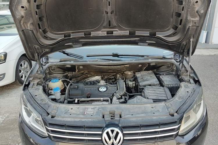 Used Volkswagen Touran 2011 1.4T DSG Zhiya Edition 5 Seats Engine Bay