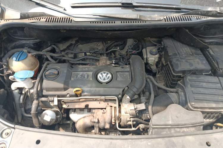 Used Volkswagen Touran 2011 1.4T DSG Zhiya Edition 5 Seats Engine Bay