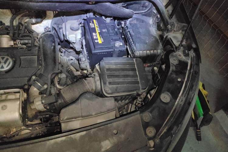 Used Volkswagen Touran 2011 1.4T Manual ZhiShang Edition 5-seater Engine Bay Left