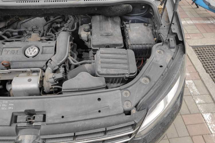 Used Volkswagen Touran 2011 1.4T DSG Zhiya Edition 5 Seats Engine Bay Left