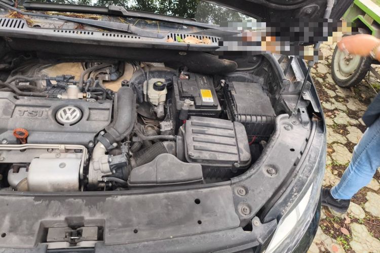 Used Volkswagen Touran 2011 1.4T Manual Zhiya Edition 5 Seats Engine Bay Left