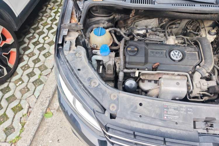 Used Volkswagen Touran 2011 1.4T DSG Zhiya Edition 5 Seats Engine Bay Right