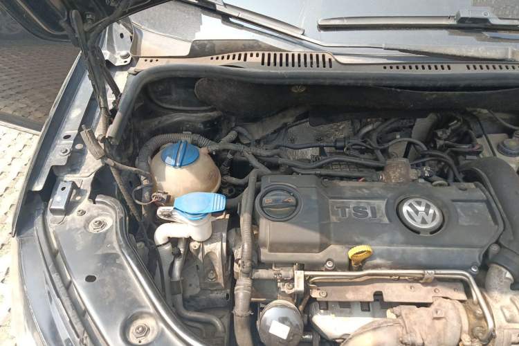 Used Volkswagen Touran 2011 1.4T DSG Zhiya Edition 5 Seats Engine Bay Right