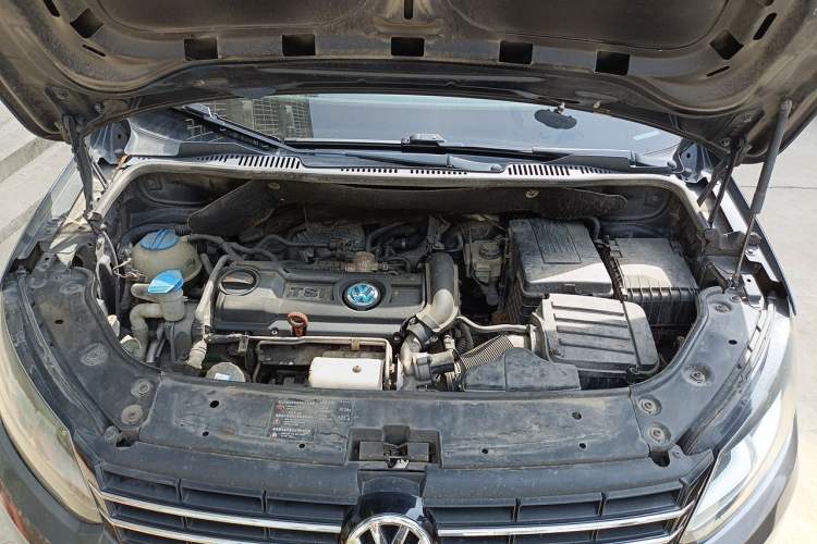 Used Volkswagen Touran 2011 1.4T DSG Zhiya Edition 5 Seats Engine Bay