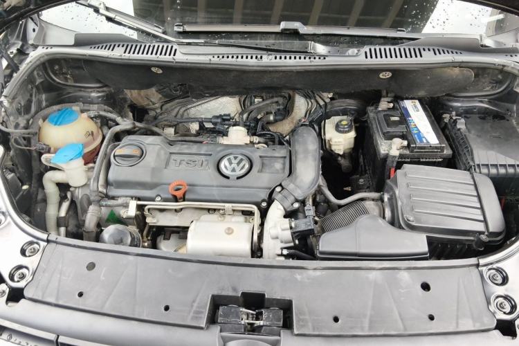 Used Volkswagen Touran 2011 1.4T Manual ZhiShang Edition 5-seater Engine Bay
