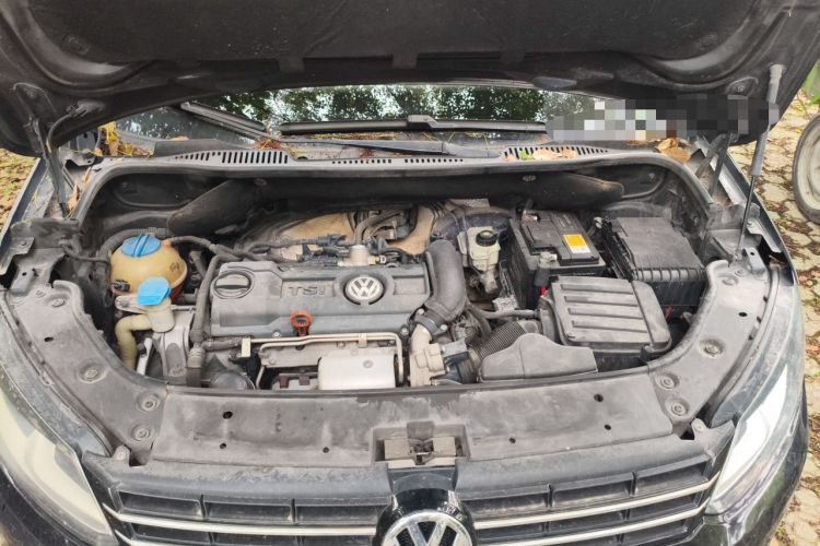 Used Volkswagen Touran 2011 1.4T Manual Zhiya Edition 5 Seats Engine Bay