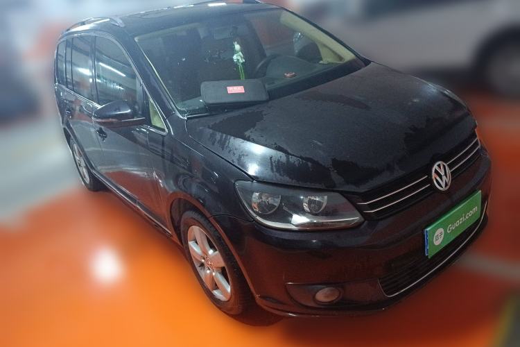 Used Volkswagen Touran 2011 1.4T DSG Zhiya Edition 5 Seats Front Right 45 Deg