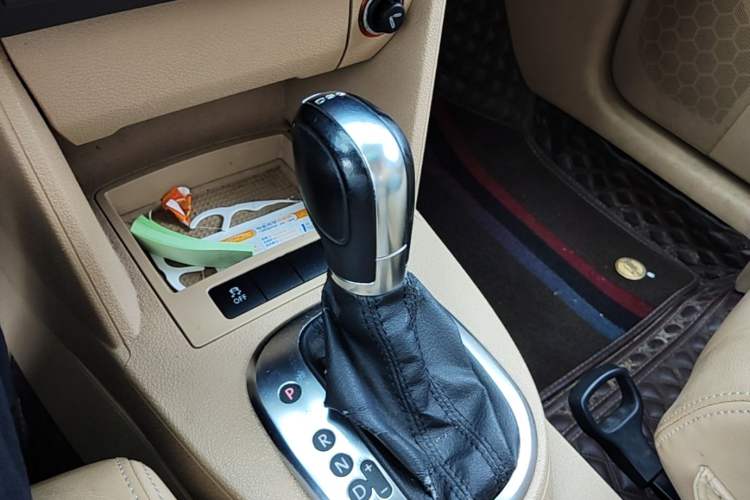 Used Volkswagen Touran 2011 1.4T DSG Zhiya Edition 5 Seats Gear Lever