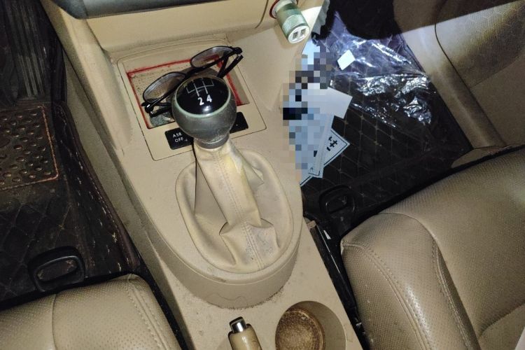 Used Volkswagen Touran 2011 1.4T Manual ZhiShang Edition 5-seater Gear Lever