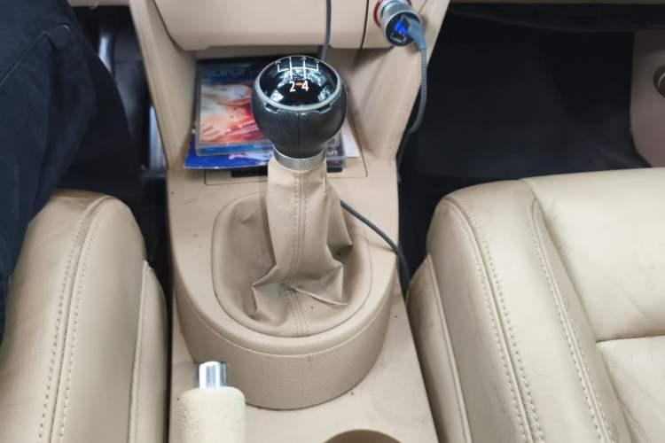 Used Volkswagen Touran 2011 1.4T Manual Zhiya Edition 5 Seats Gear Lever