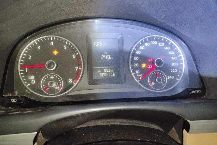 Used Volkswagen Touran 2011 1.4T Manual ZhiShang Edition 5-seater Instrument Cluster