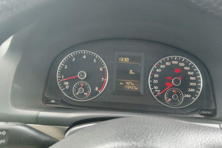 Used Volkswagen Touran 2011 1.4T Manual ZhiShang Edition 5-seater Instrument Cluster