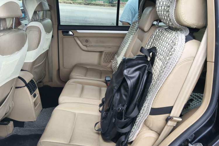 Used Volkswagen Touran 2011 1.4T Manual ZhiShang Edition 5-seater Left Rear Seat