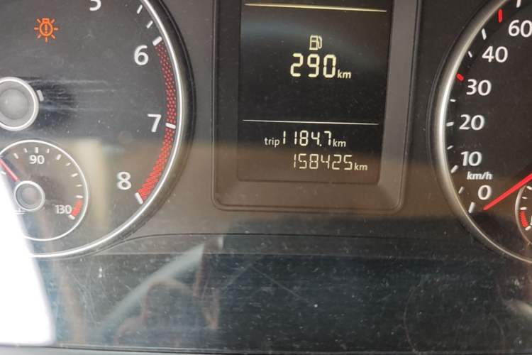 Used Volkswagen Touran 2011 1.4T DSG Zhiya Edition 5 Seats Odometer Close Up
