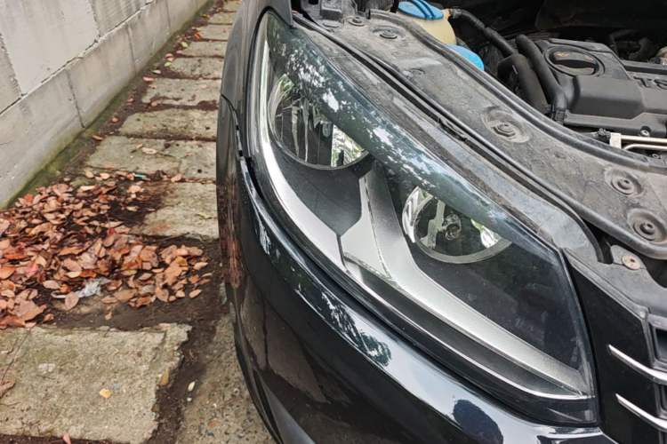 Used Volkswagen Touran 2011 1.4T DSG Zhiya Edition 5 Seats Right Front Headlight