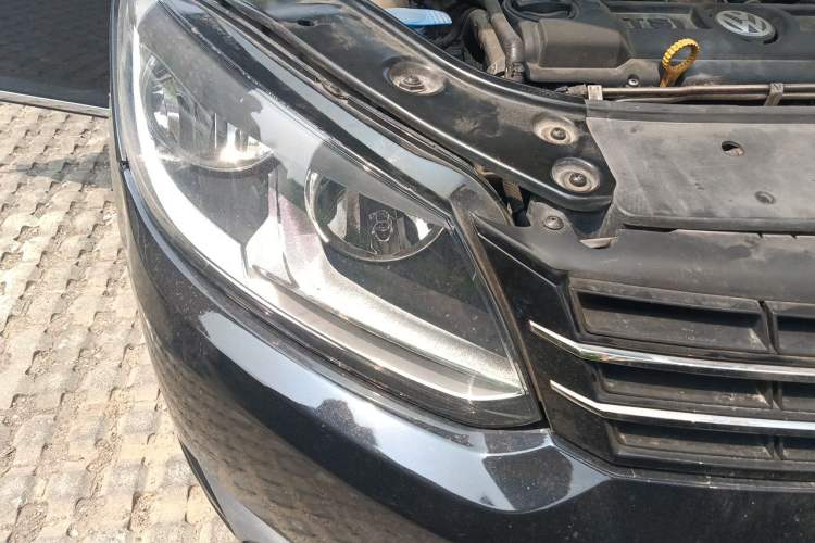 Used Volkswagen Touran 2011 1.4T DSG Zhiya Edition 5 Seats Right Front Headlight