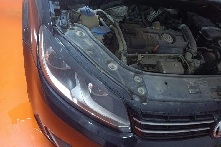 Used Volkswagen Touran 2011 1.4T DSG Zhiya Edition 5 Seats Right Front Headlight