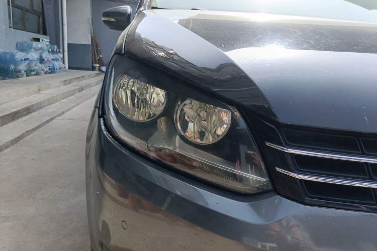 Used Volkswagen Touran 2011 1.4T DSG Zhiya Edition 5 Seats Right Front Headlight