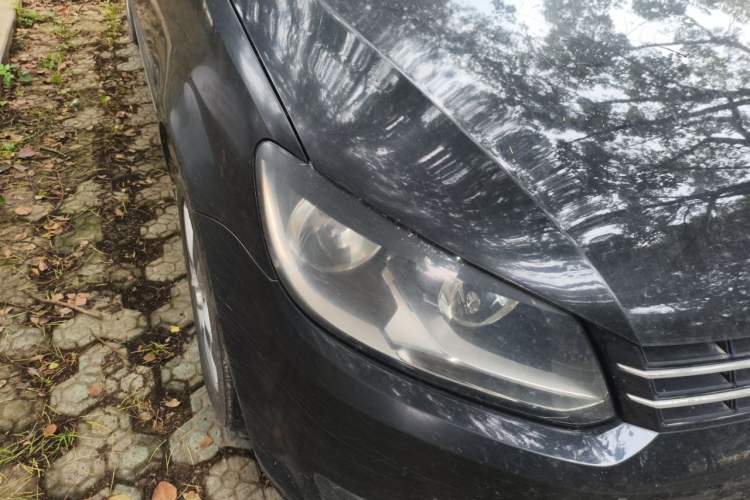 Used Volkswagen Touran 2011 1.4T Manual Zhiya Edition 5 Seats Right Front Headlight