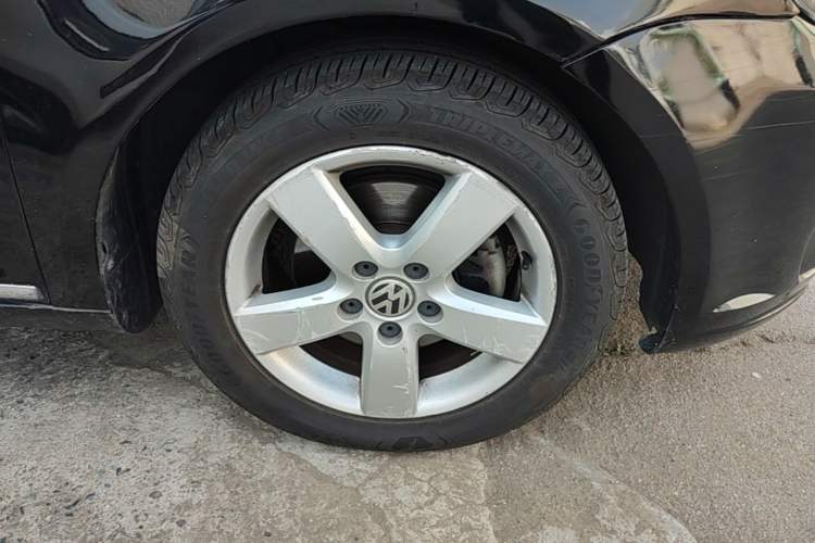 Used Volkswagen Touran 2011 1.4T DSG Zhiya Edition 5 Seats Right Front Wheel Hub