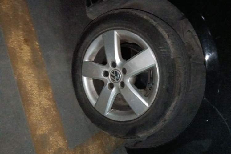 Used Volkswagen Touran 2011 1.4T DSG Zhiya Edition 5 Seats Right Front Wheel Hub